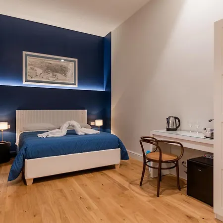 Piazza San Domenico Luxury 4* Napels