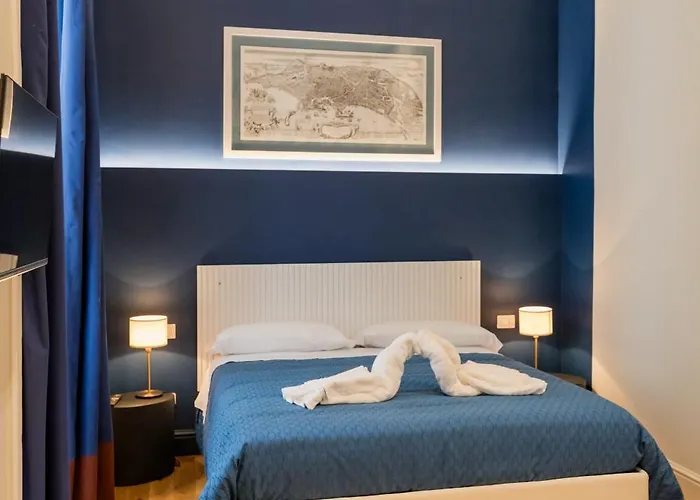 Piazza San Domenico Luxury Неаполь