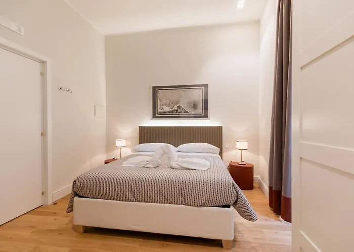 Piazza San Domenico Luxury Неаполь